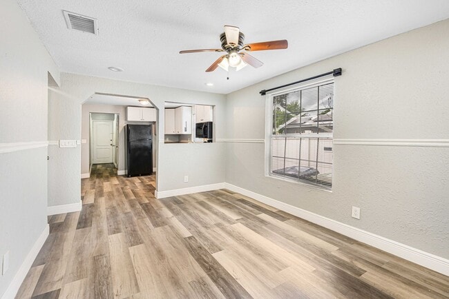 Building Photo - Charming 3-Bedroom Home with Renovated Int...