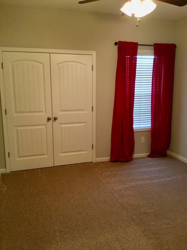 Building Photo - 2531 Foxcroft Cir