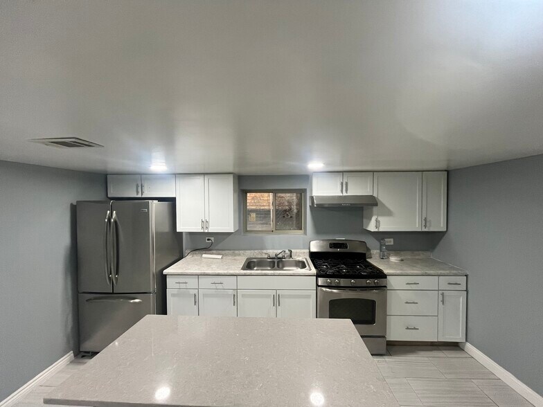 Primary Photo - 6222 S Albany Ave