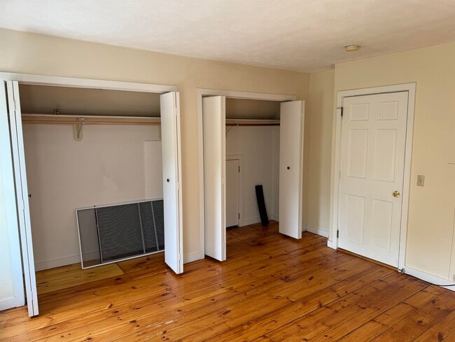 Building Photo - 664 Maple St