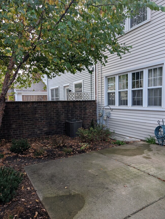 Building Photo - 1535 Wedgefield Cir