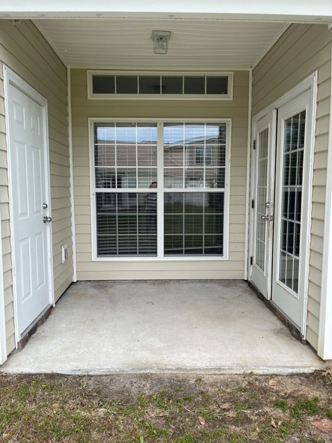 Building Photo - 23 Stonelake Cir