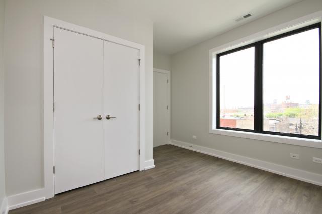 Building Photo - 3 bedroom in Chicago IL 60608