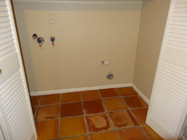 Building Photo - 5522 Deep Forest Dr