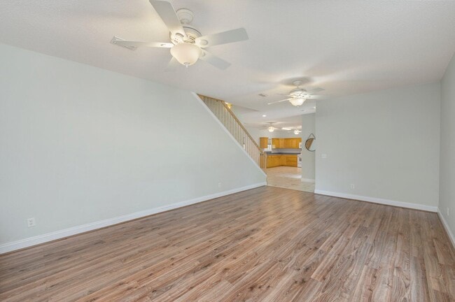Building Photo - 322 Crescent Dr