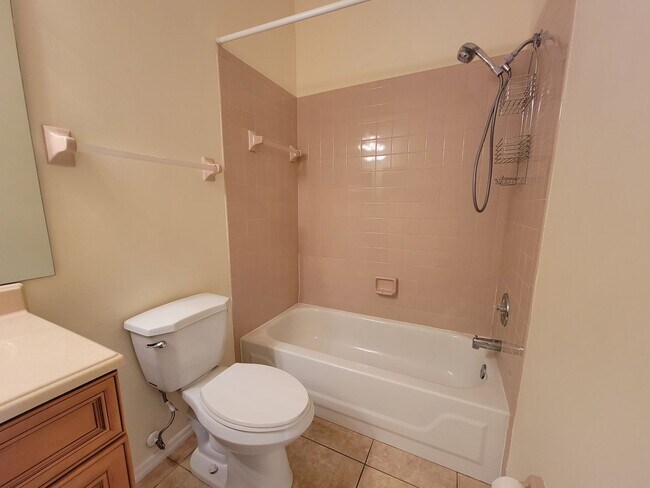Building Photo - Cozy 2 bed/ 2 bath Villa in Beekman Lakes ...