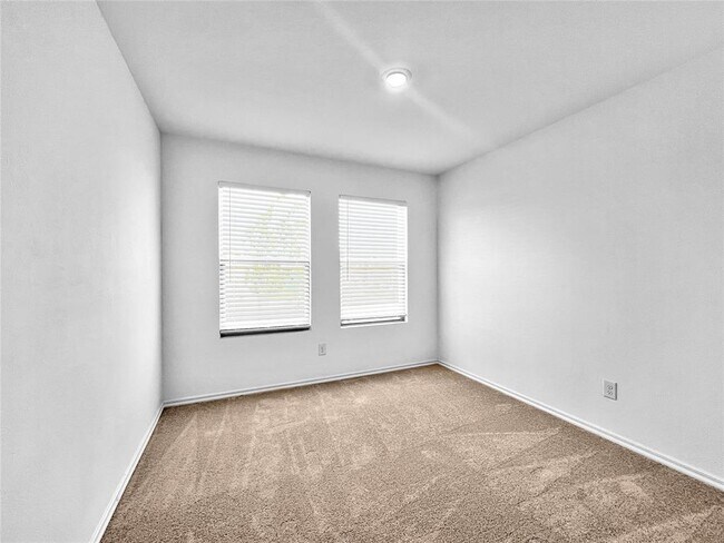 Building Photo - 2004 Alpine Bch Ln