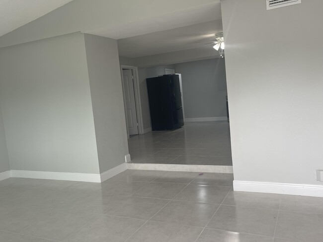 Building Photo - 768 Orchid Dr