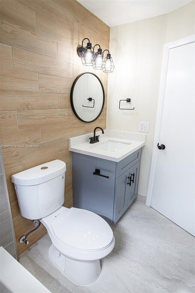 Building Photo - 9431 Boca Cove Cir