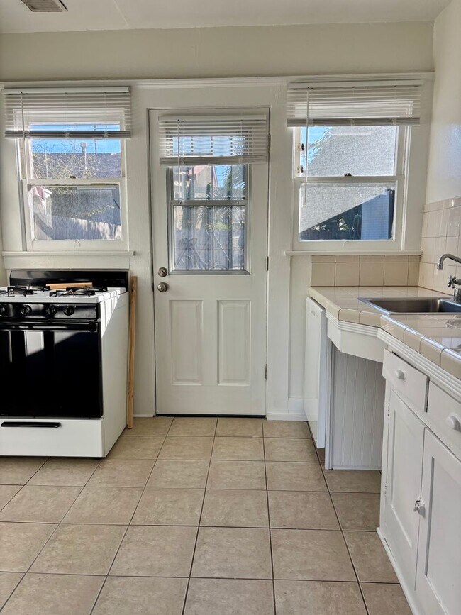 Building Photo - 28th St. / Landis