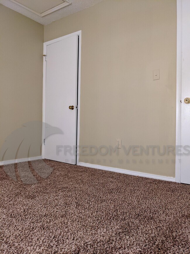 Building Photo - 2300 Grayson Valley Dr