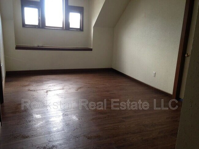 Building Photo - 2017 N Hamilton St