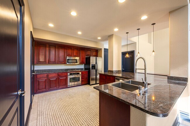 Building Photo - Manhattan Condo Penthouse