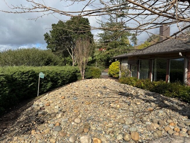 Building Photo - Wonderful 2 story home in Orinda