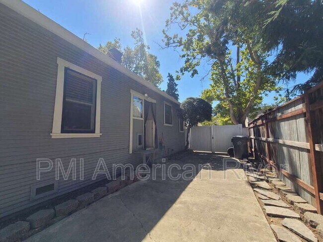 Building Photo - 2153 7th Ave
