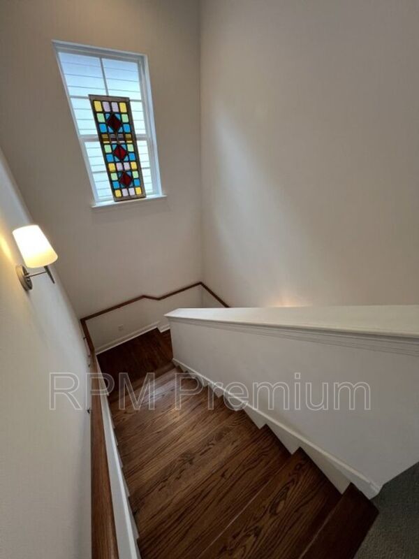 Building Photo - 1142 Memorial Sq