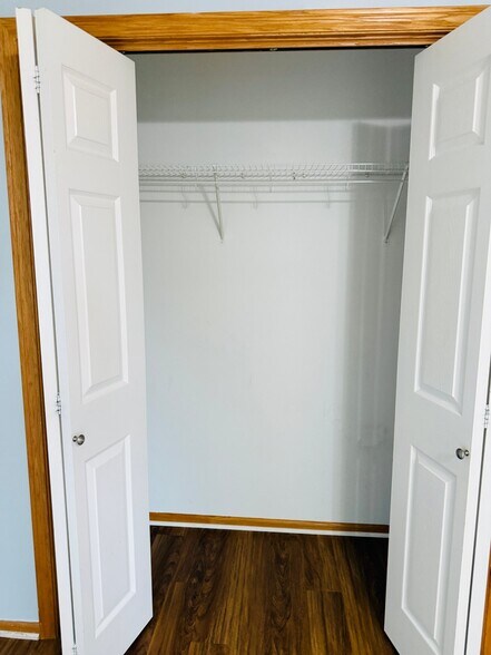 Building Photo - 3799 Village Run Dr