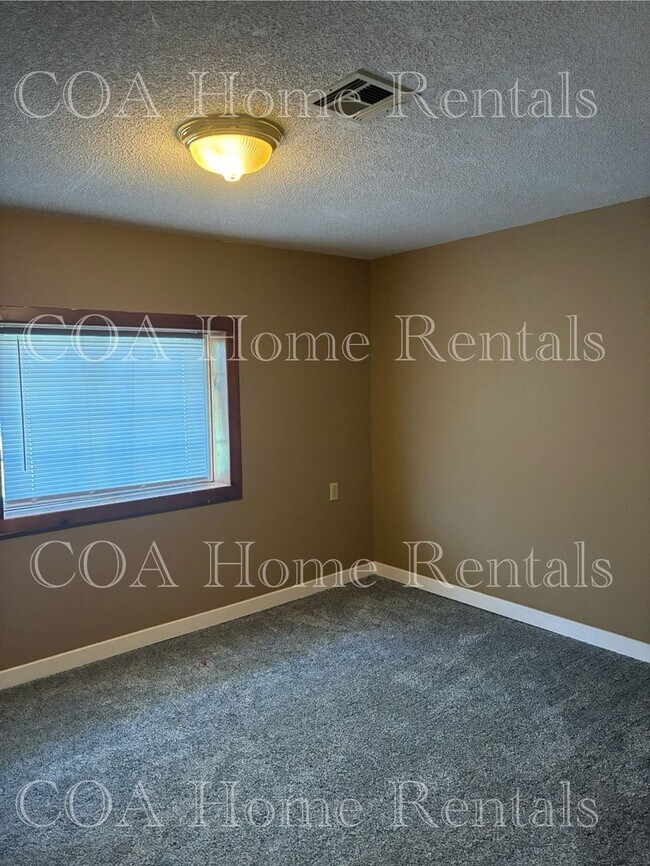 Building Photo - Spring Ave