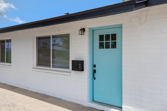 Building Photo - 536 W 18th St