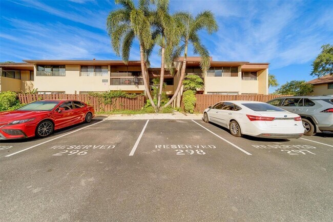 Building Photo - 890 N Village Dr