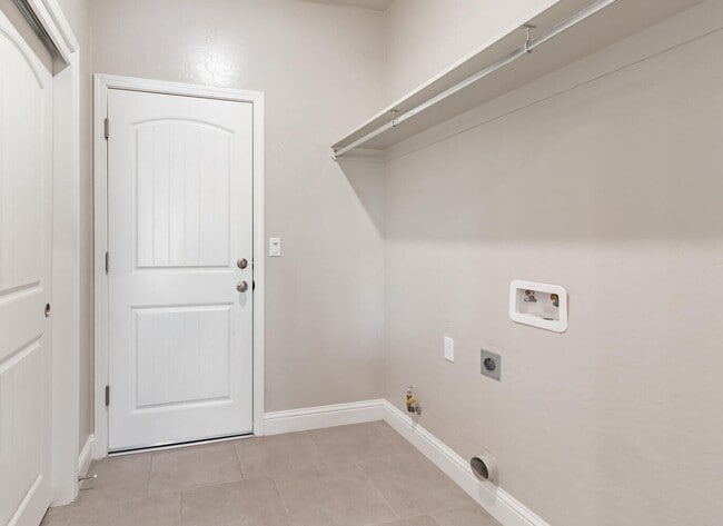 Building Photo - Loma Vista Home on 8800sf Lot for Lease