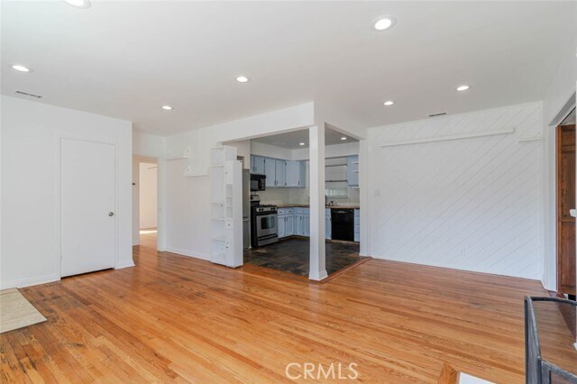 Building Photo - 13057 Gladstone Ave