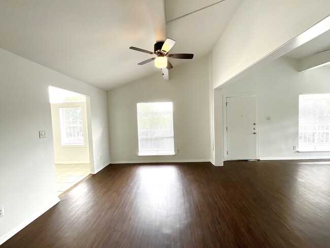 Building Photo - 319 Nolen Dr