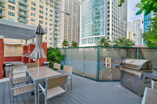 Building Photo - 1155 Brickell Bay Dr