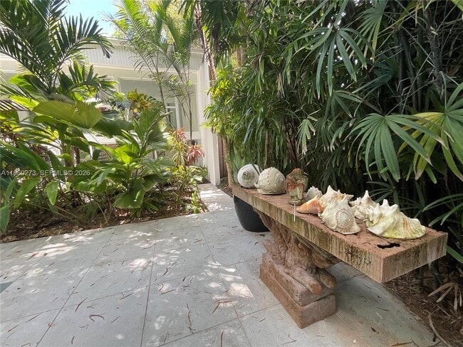 Building Photo - 2485 Inagua Ave