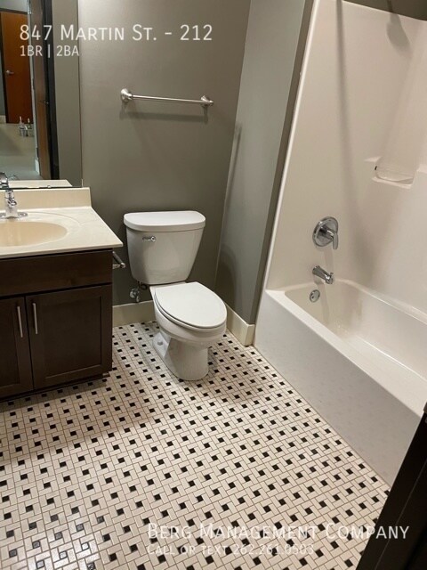 Building Photo - 847 Martin St