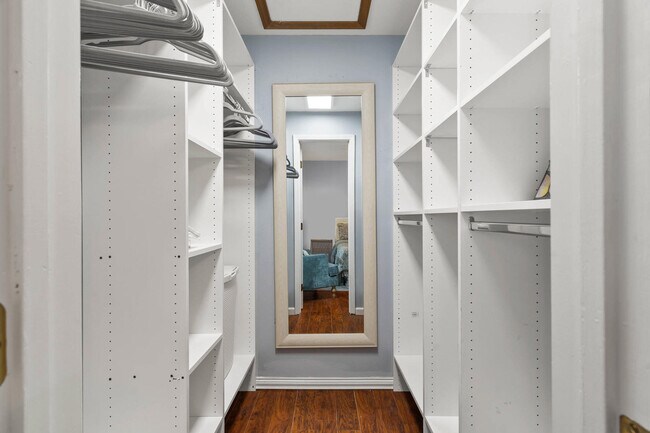 Building Photo - 1407 Park De Ville Pl