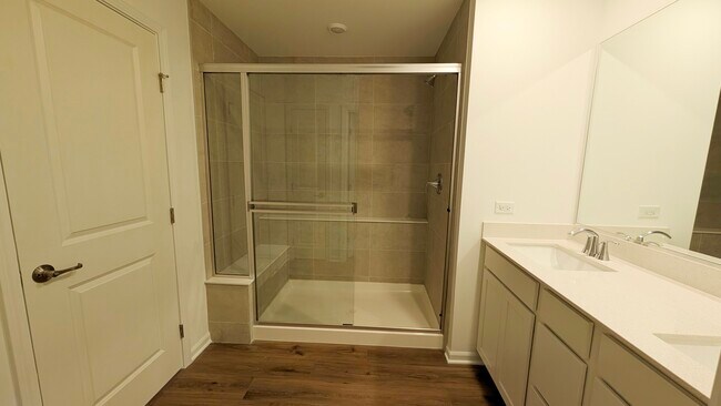 Building Photo - 525 Red Oak Cir