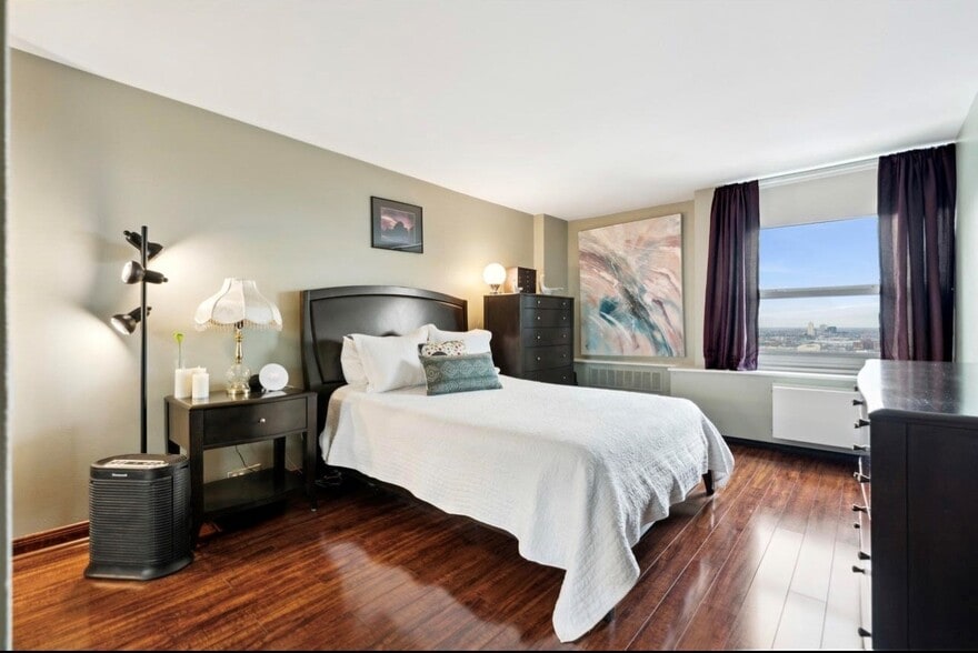 Building Photo - 1255 N Sandburg Ter