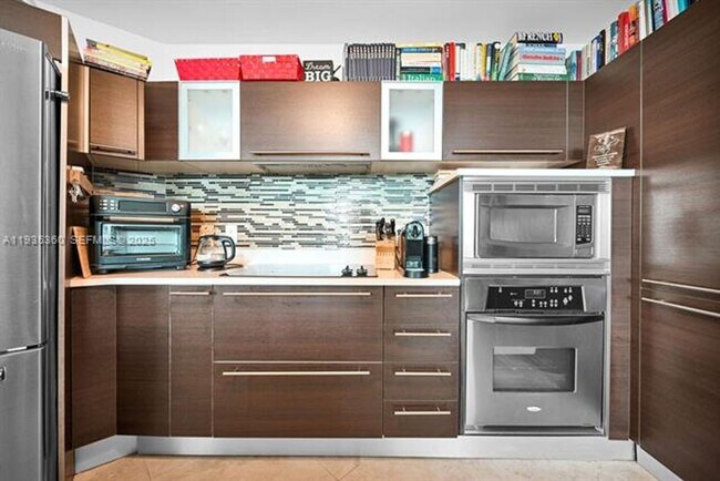 Building Photo - 1900 N Bayshore Dr