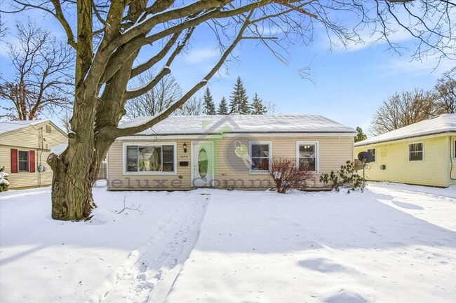 Building Photo - Spacious 3 Bedroom Single Family Home Near Downtown GR | $1795