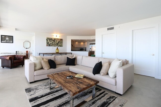 Building Photo - 1900 Sunset Harbour Dr