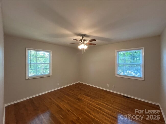 Building Photo - 2818 Ravencroft Dr