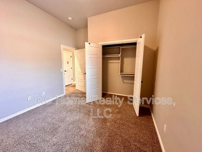 Building Photo - 2412 SE 92nd Terrace