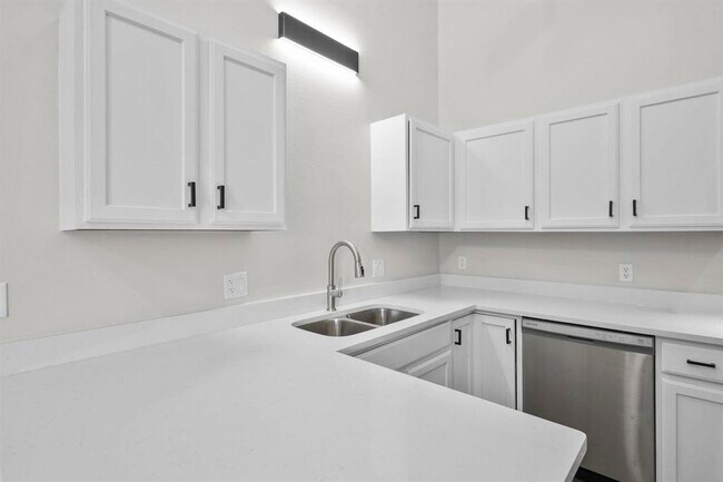 Building Photo - 640 Tower Dr