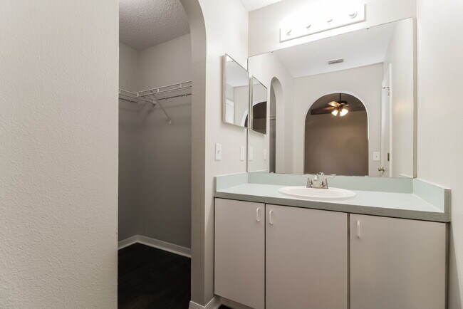 Building Photo - 12738 Parkbury Dr