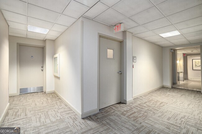 Building Photo - 2285 Peachtree Rd NE