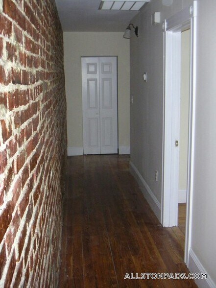 Building Photo - 33 Adamson St
