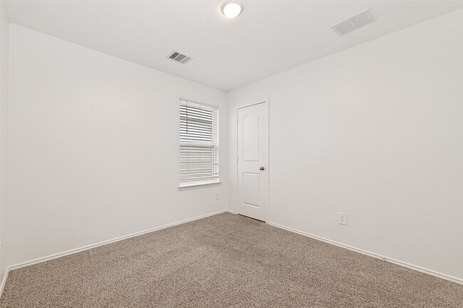 Building Photo - 1710 Legacy Hills Dr
