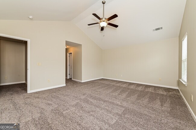 Building Photo - 633 Stevens Pl