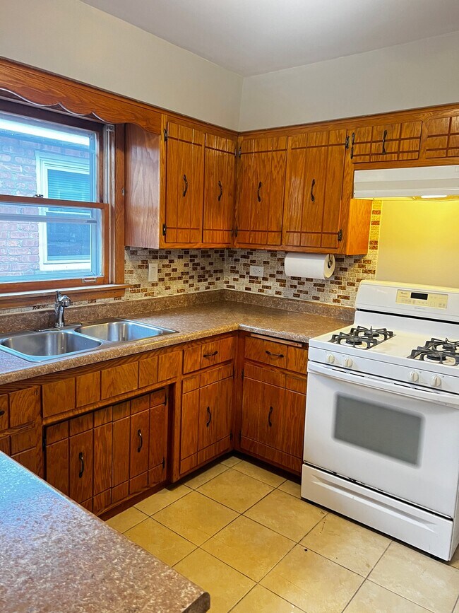 Building Photo - 5709 S Archer Ave