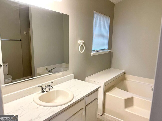 Building Photo - 616 Woodknoll Ct