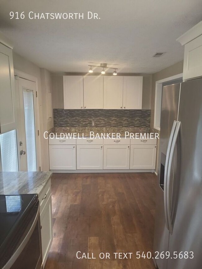 Building Photo - 916 Chatsworth Dr