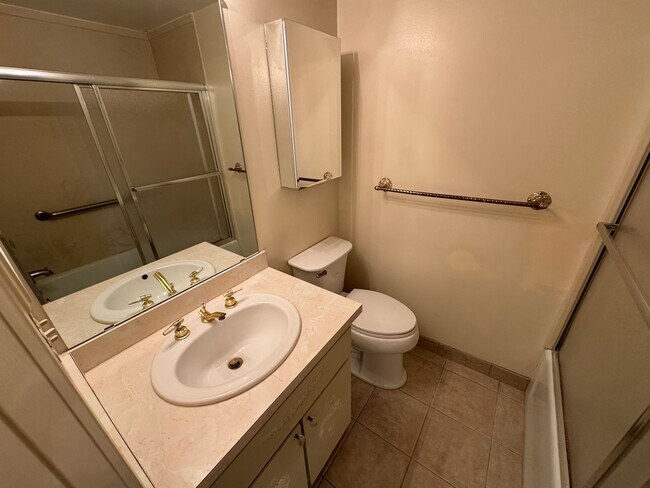 Building Photo - Great Candlewyck condo with and amazing view and lifestyle that can't be beat