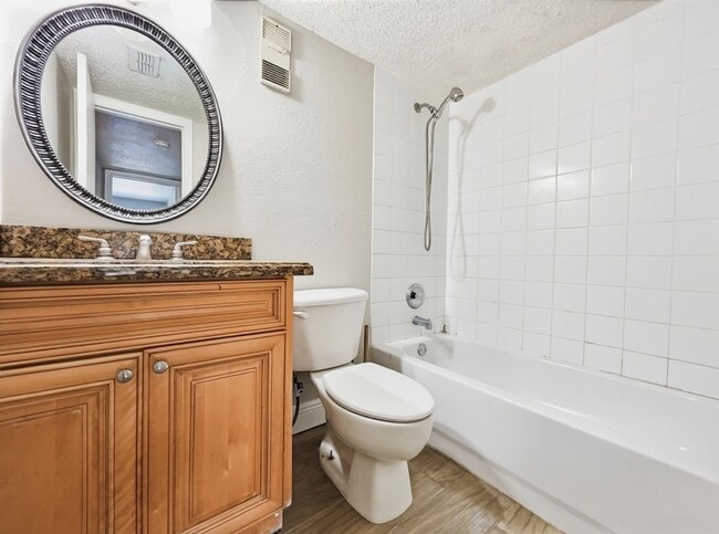 Building Photo - 2/2 Condo in Millenium Palms