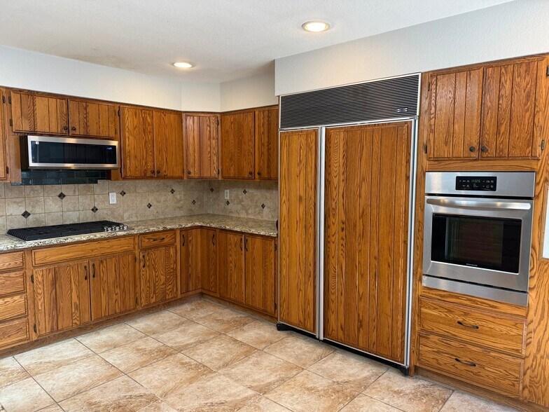 Building Photo - 1030 E Posse Rd